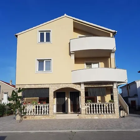 Evelin Apartment *